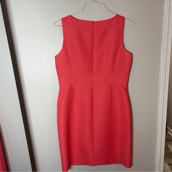 Chic Coral Sleeveless Midi Dress - Picture 6 of 8